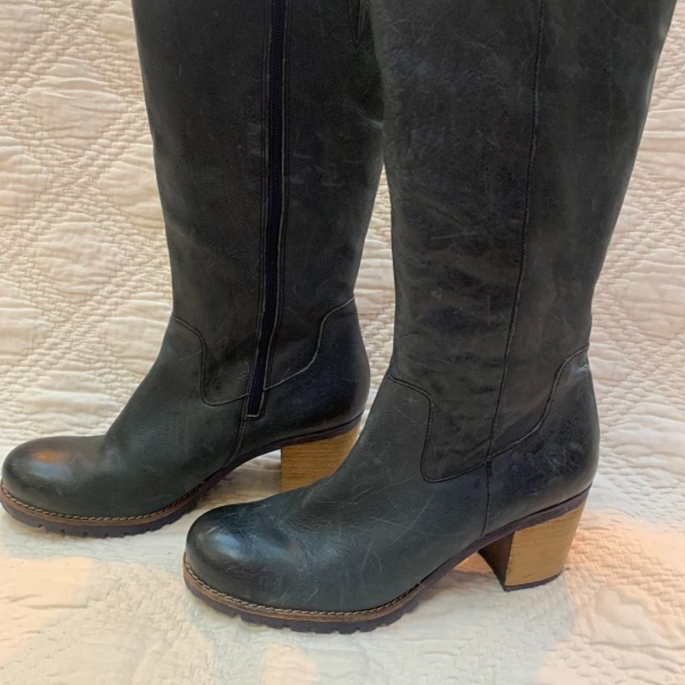 Eric Michael Mid Calf Navy Boot sz 41